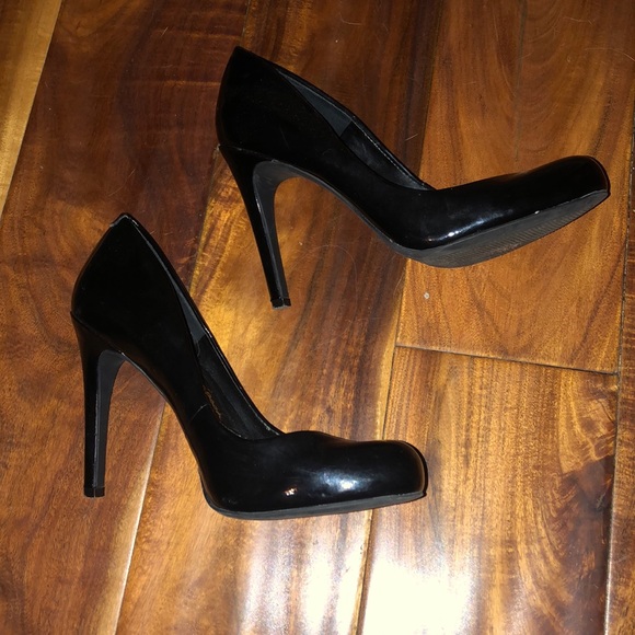 Heels - Picture 2 of 2